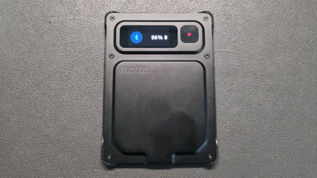 Notta Memo Proのカラー画面と接続状態の表示