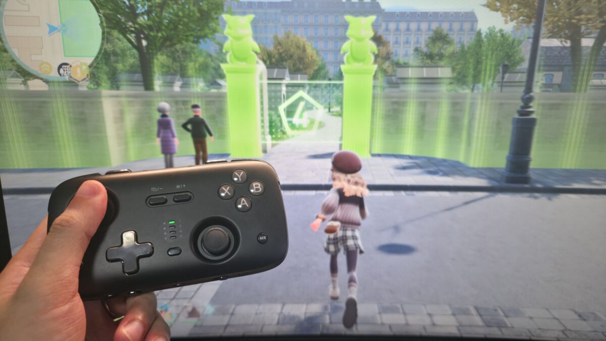 SkyLark S1 ProをBluetooth接続し、Switch 2でポケモンZAを操作している様子